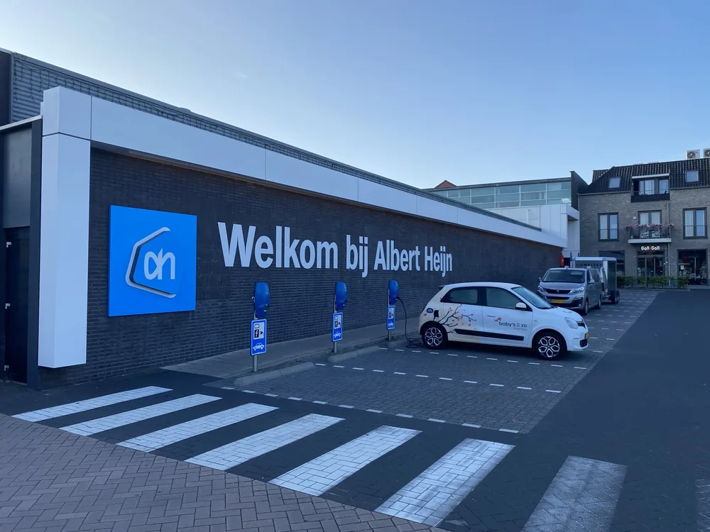 Welkom bij Albert Heijn: gevel en entree stralend schoon